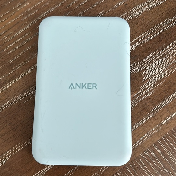 COPY - Portable phone charger - Picture 2 of 4